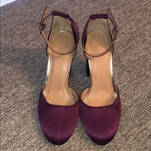 Purple/ gold outlined heels